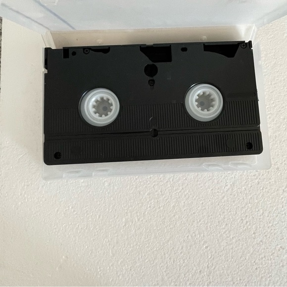 EUC Bruce Willis “Die Hard” VHS, Released 1996 - Picture 6 of 6